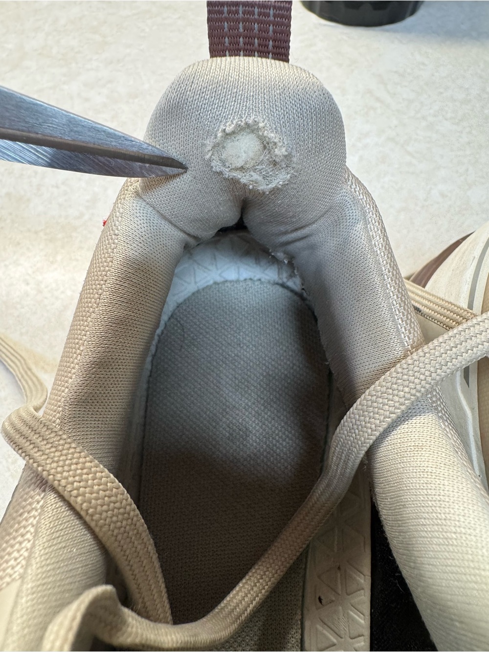On Running women’s trail shoes in beige and brown - Picture 4 of 7